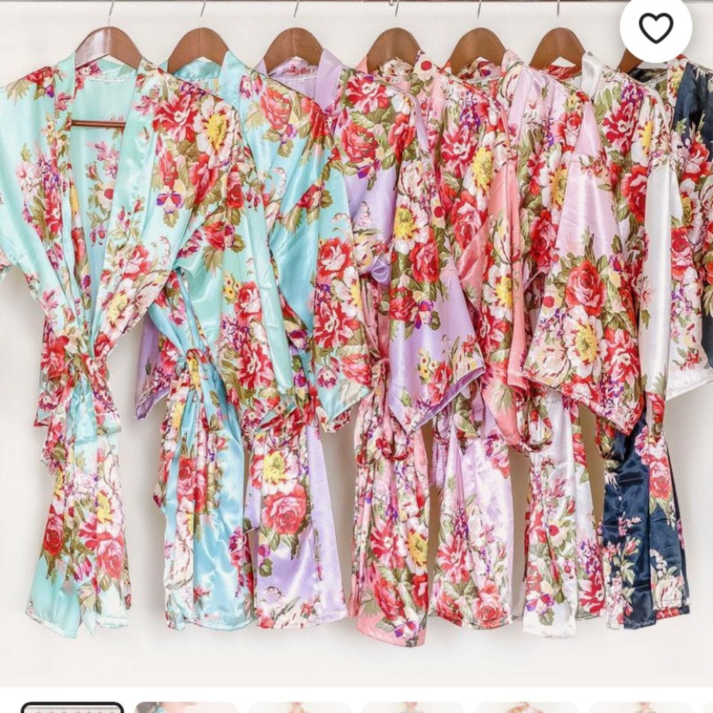 NWOT SATIN ROBE - Picture 3 of 4